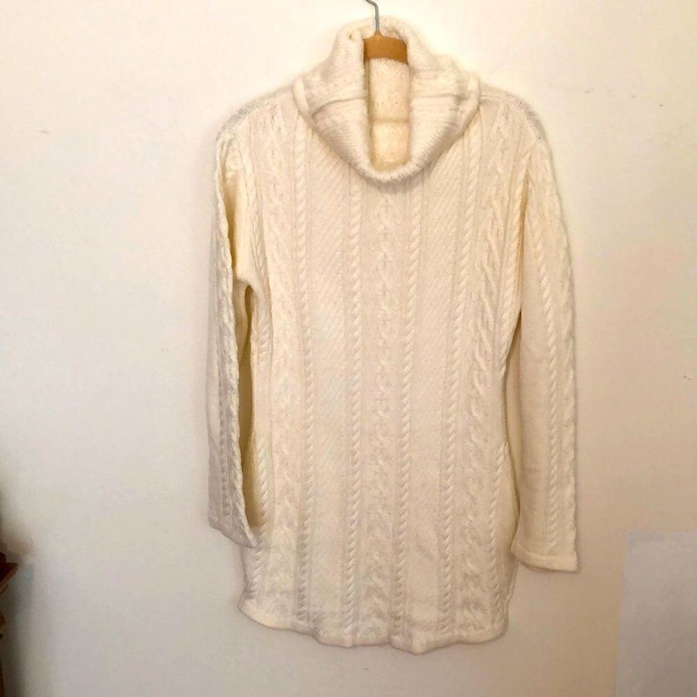 LONG SLEEVE TURTLENECK WINTER WHITE SWEATER